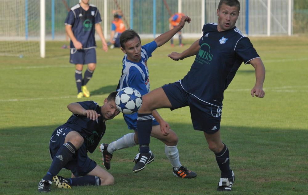 Sokół Sieniawa (granatowe strone) bezbramkowo zremisował w Lublinie.