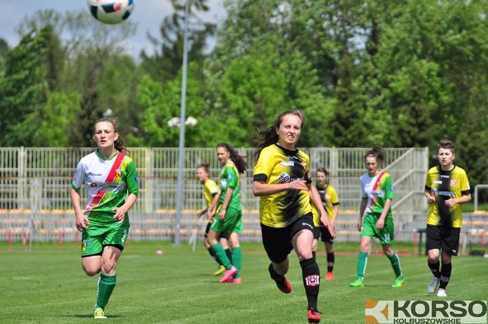 Resovia (żółto-czarne stroje) urwała punkty wyżej notowanym kolbuszowiankom.(fot. Korso Kolbuszowskie)