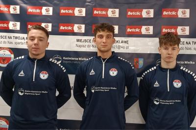 Trzech piłkarzy Hutnika Kraków w Sparcie Kazimierza Wielka