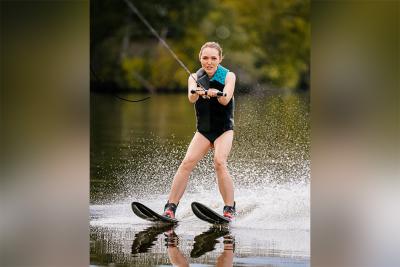 Najciekawsze sporty wodne, czyli co nam daje czarter łodzi motorowych 