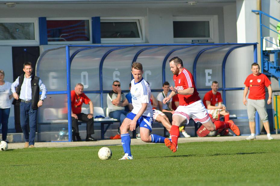 Stal Gorzyce w biało-niebieskich koszulkach (fot. archiwum)