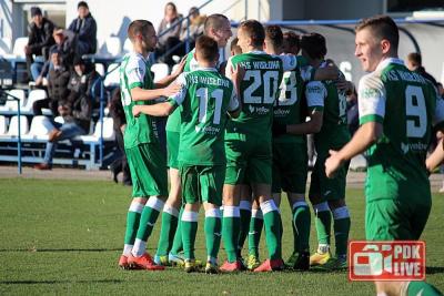 Góra tabeli rozstrzelała się w końcówce. Wisłok na remis z Wisłoką