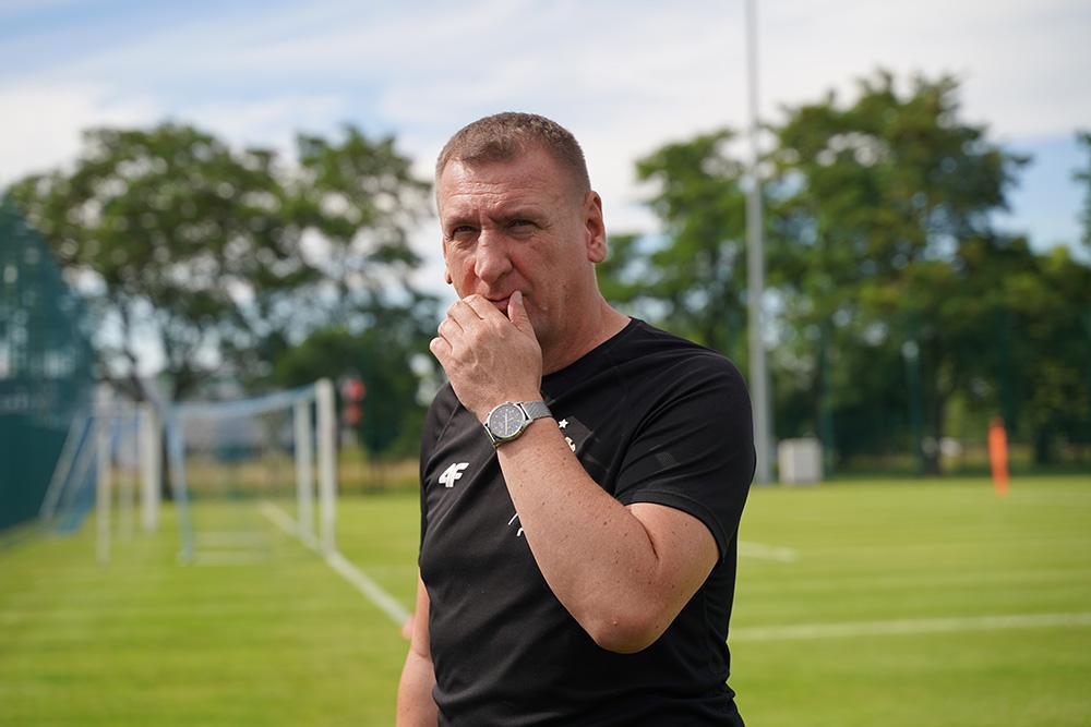 Na zdjęciu Kamil Kiereś, trener Stali Mielec (fot. Marcel Kowalczuk)