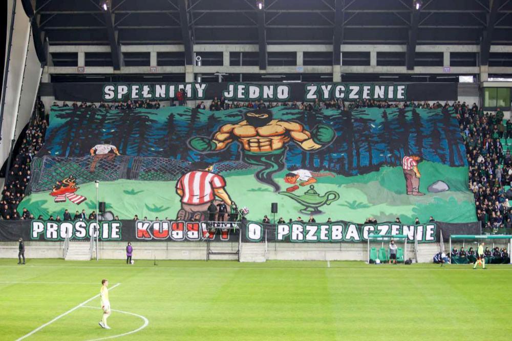 Oprawa kibiców Stali Stalowa Wola podczas derbowego meczu z Resovią.