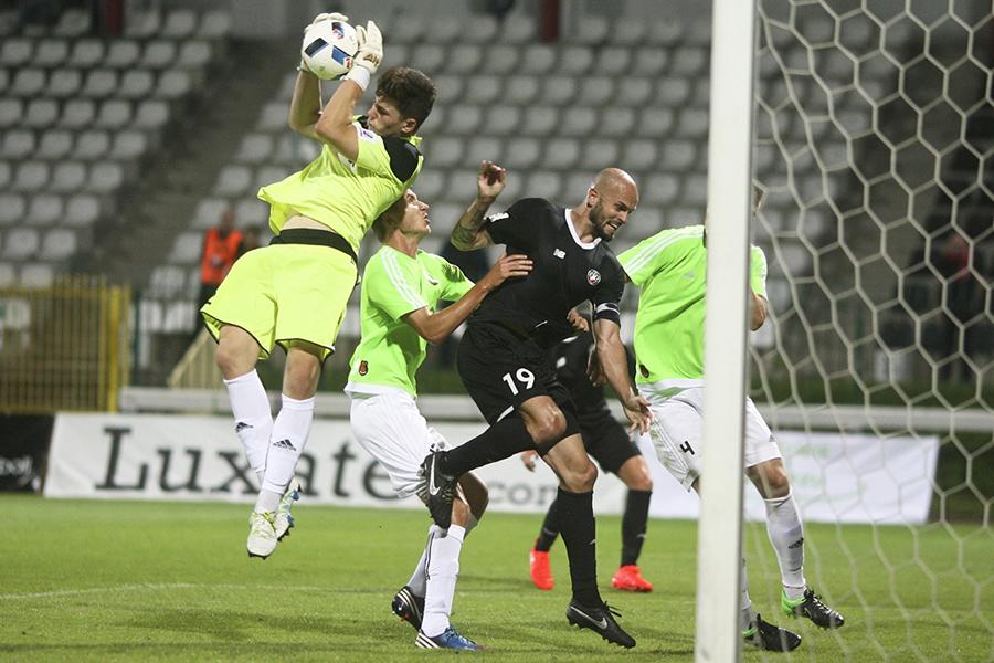 Stal Stalowa Wola w jasnych strojach (fot. kspolonia.pl / archiwum)