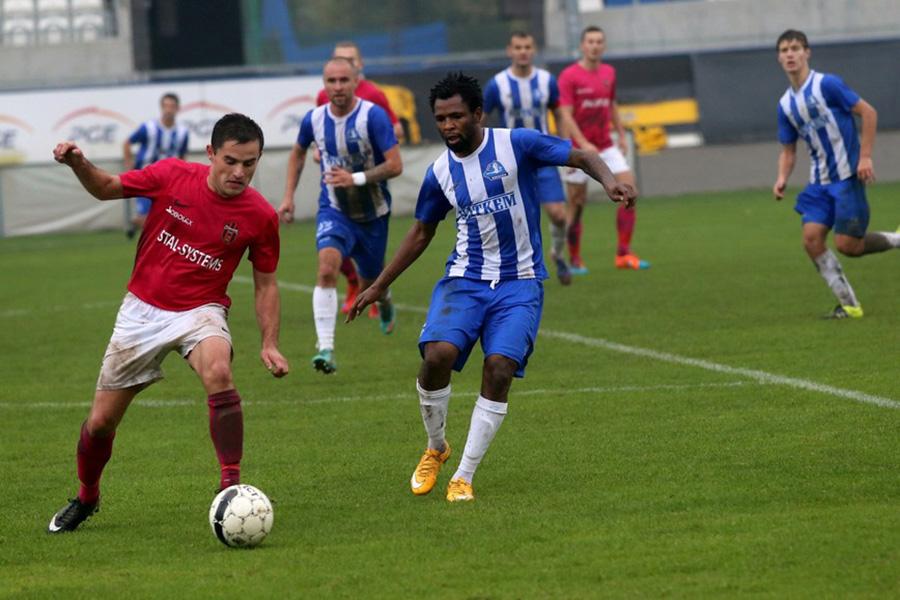 Nigeryjczyk Peter Suswam zdobył w dzisiejszym meczu dwa gole (fot. stalrzeszow.pl / archiwum)