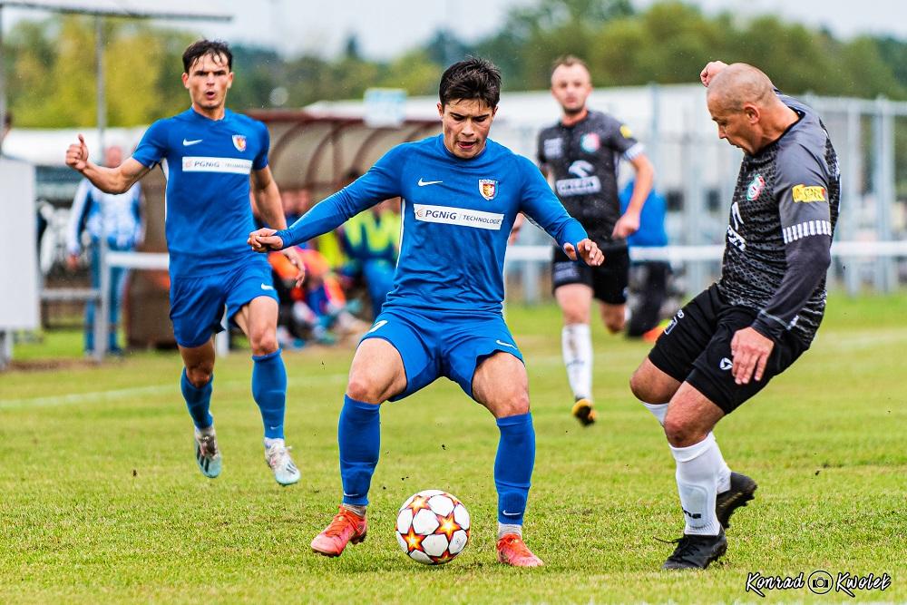 Szymon Dziadosz (na zdjęciu) strzelił pięć bramek w meczu z Polonią Przemyśl! (fot. Konrad Kwolek)
