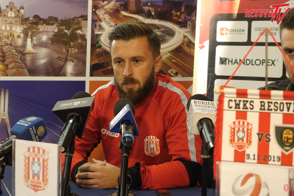 Szymon Grabowski apeluje o wiarę w jego drużynę. (fot. Resovia TV)