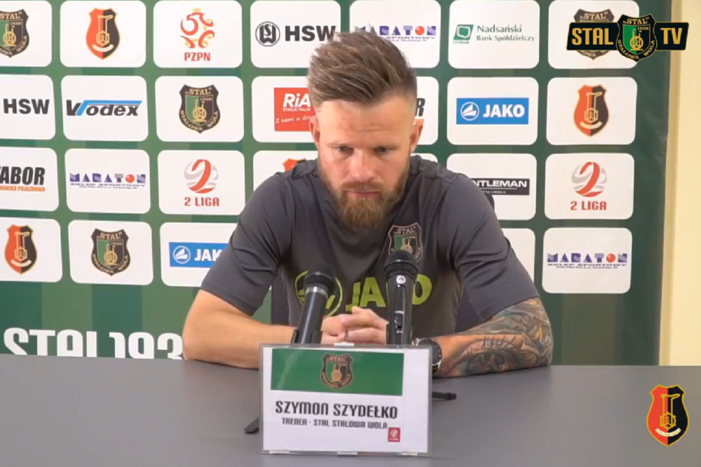 Szymon Szydełko był załamany po spadku do 3 ligi. (fot. Stal Stalowa Wola)