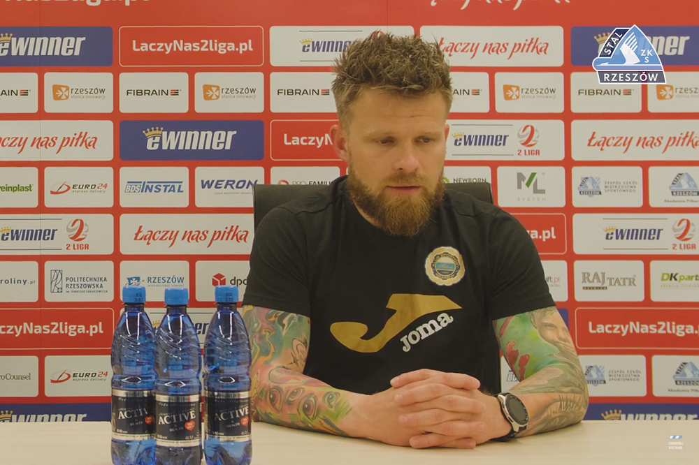 Szymon Szydełko cieszył się z utrzymania w eWinner 2 lidze. (fot. Stal Rzeszów)