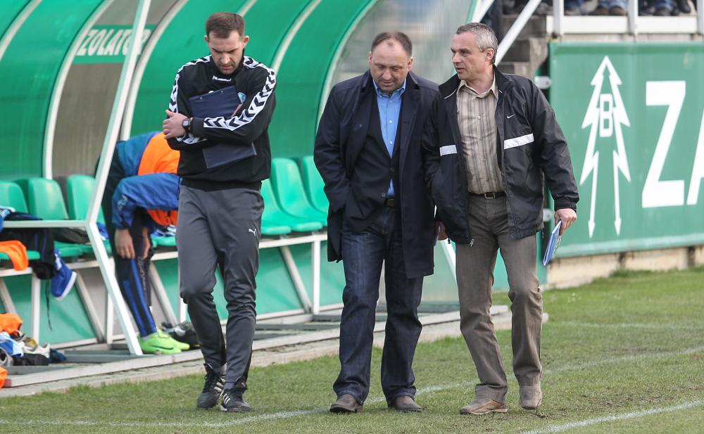 Tomasz Kaczyński (z prawej) i Przemysław Matuła (z lewej) wspólnie asystowali Ryszardowi Kuźmie w Stali Rzeszów.