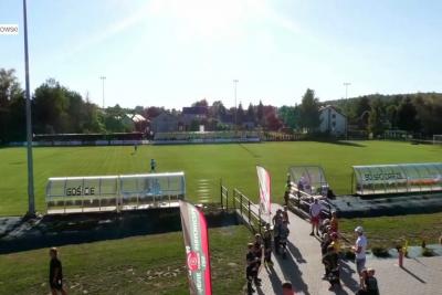 Skrót meczu Górnik Strachocina - Błękitni Ropczyce 0-1 (fot. Facebook / 100057421810048)
