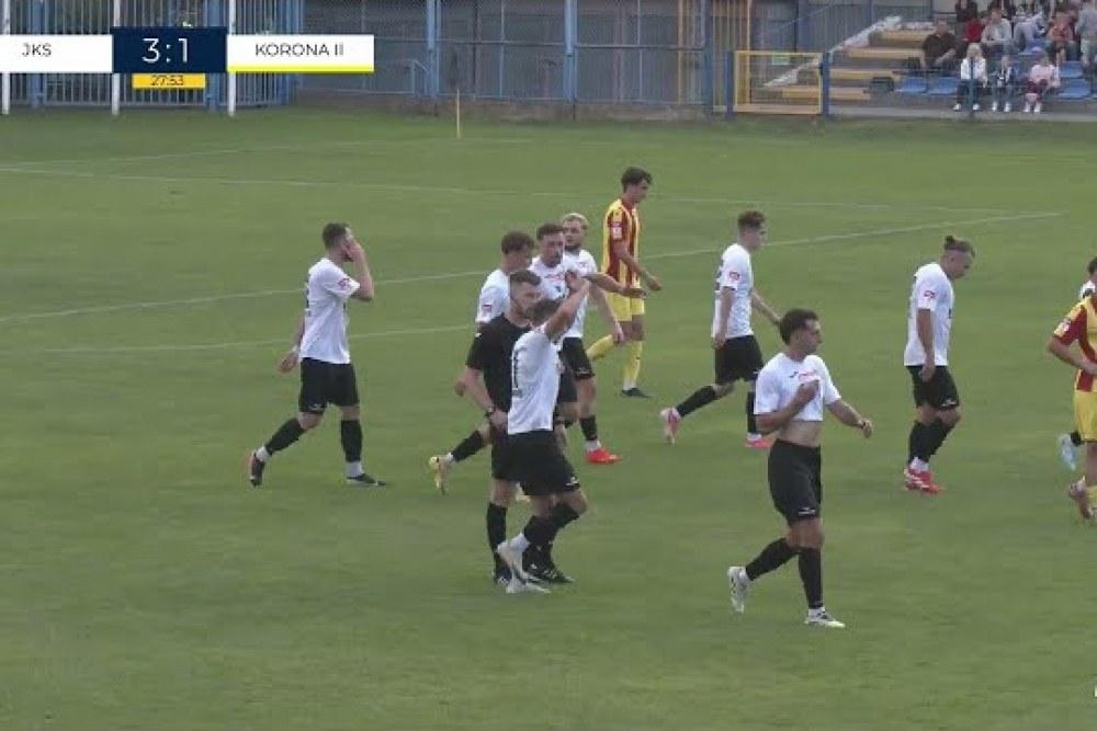 Skrót meczu JKS Jarosław - Korona II Kielce 6-2 (fot. YouTube / MVISION)