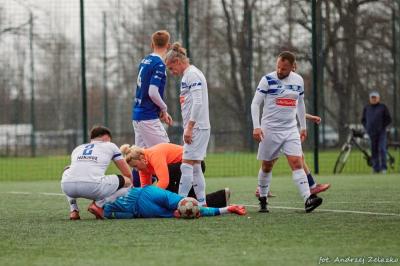 Piłkarze Victorii Czermin w białych strojach. Zdjęcia z innego spotkania (fot. Andrzej Żelazko / facebook.com/lksvictoriaczermin)