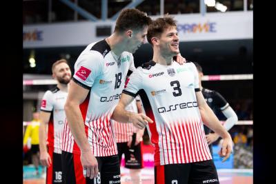 Wktor Nowak od tego sezonu gra w Asseco Resovii. Obok Klemen Cebulj. Fot. Monika Pliś.