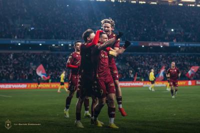 Wisła Kraków wyszarpała zwycięstwo w starciu z Miedzią Legnica (fot. Bartek Ziółkowski)