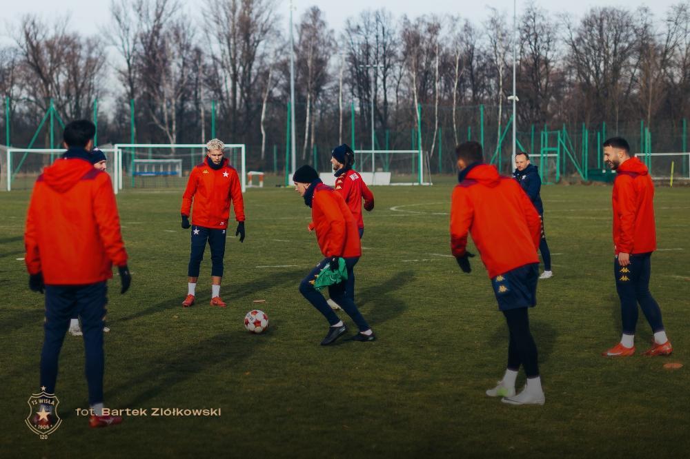 Piłkarze Wisły Kraków rozpoczęli treningi przed rundą wiosenną sezonu 2025/2026 Betclic 1. Ligi (fot. Bartek Ziółkowski / Wisła Kraków)
