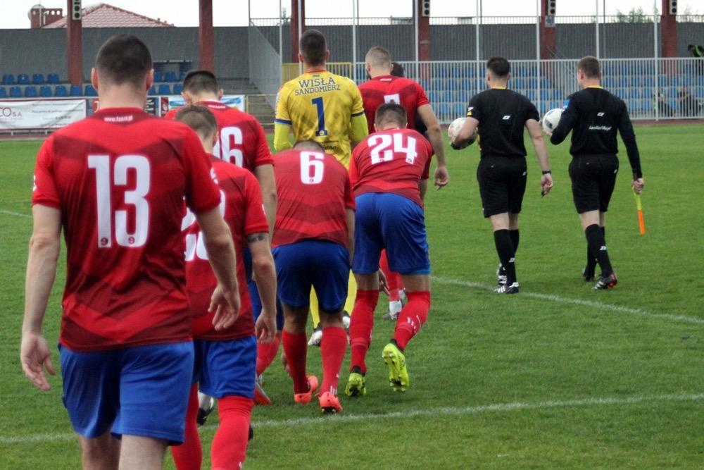 Wisła Sandomierz jest bliska z wycofania się z rozgrywek 3 ligi grupy IV.