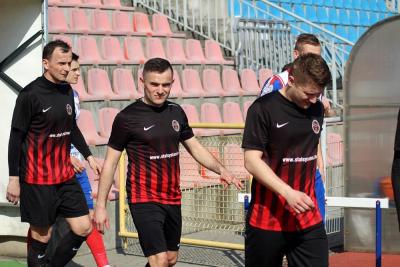 Wólczanka Wólka Pełkińska (czarno-czerwone stroje) zremisowała w Daleszycach ze Spartakusem 0-0 (fot. Radosław Kuśmierz / archiwum)