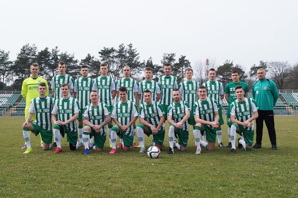 Piłkarze Wisłoka Dębica w rundzie wiosennej koniecznie chcą wywalczyć utrzymanie (fot. wislokadebica.pl)