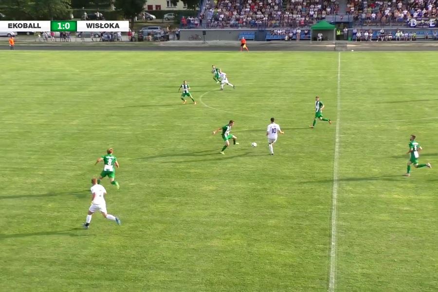 W ostatnim starciu Ekoball Stali Sanok z Wisłoką Dębica padł wynik 1-0 dla gospodarzy. Jak będzie tym razem? (fot. youtube.com / Wisłoka Dębica)