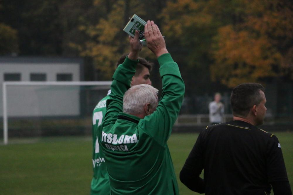 Wisłoka Dębica obroniła fotel lidera 4 ligi podkarpackiej. 