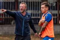 Wojciech Czajka (na zdjęciu z lewej) przestał pełnić funkcję trenera pierwszej drużyny czwartoligowej Stali Gorzyce (fot. facebook.com / Stal Gorzyce))