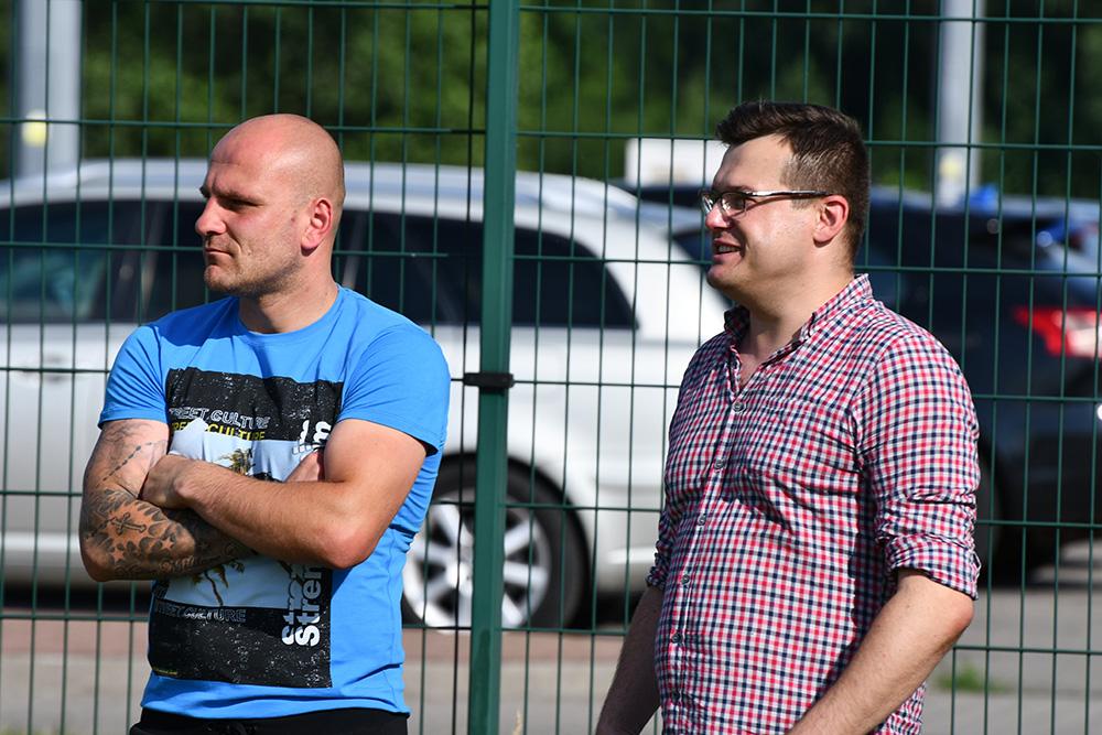 Wojciech Trochim (na zdjęciu z lewej) zmieni KS Wiązownica na Pogoń Siedlce (fot. Kamil Sulej / twitter)