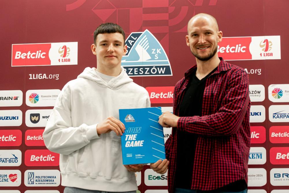 Wojciech Witkowski na zdjęciu z lewej. Oboj Jarosław Fojut, dyrektor sportowy Stali Rzeszów (fot. stalrzeszow.pl)