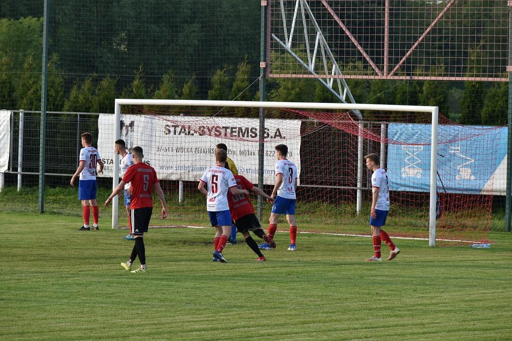 Wólczanka Wólka Pełkińska wygrała z Wisłą Sandomierz 2-0. (fot. Maciej Decowski-Niemiec)