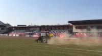 Na stadionie Apklan Resovii prowadzone są prace przy murawie
