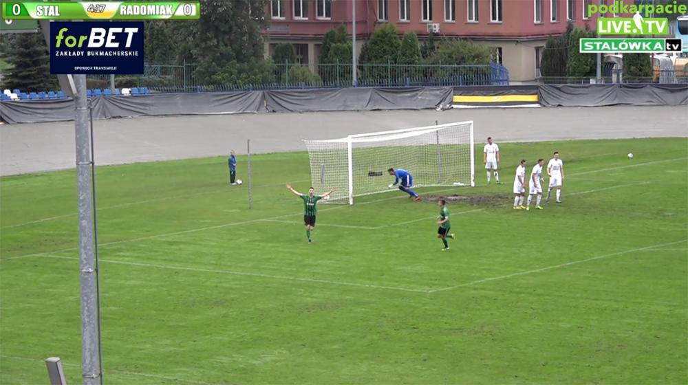 Radość Adriana Dziubińskego po strzeleniu pierwszej bramki dla 'Stalówki'.